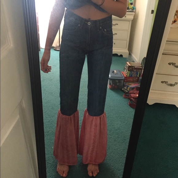 Levi’s Bell Bottom Jeans - Picture 2 of 3